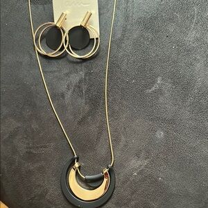 Chic Gold and Black Necklace with Earrings